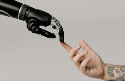 Anthropic dă lovitura: Servicii AI pentru sănătate, la scurt timp după OpenAI