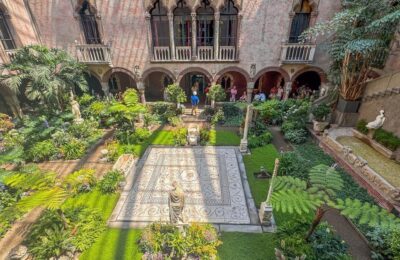 Booboo Stewart, protagonistul campaniei Castles & Queens