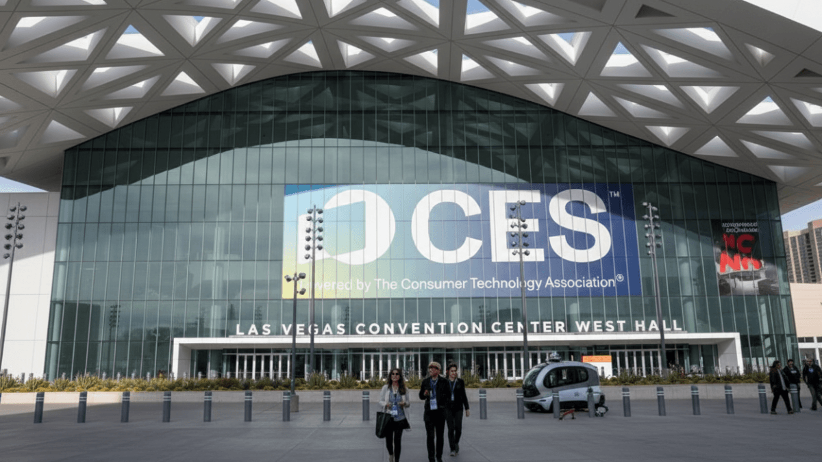 CES 2026: Samsung și LG prezintă televizoare Micro RGB și roboți casnici