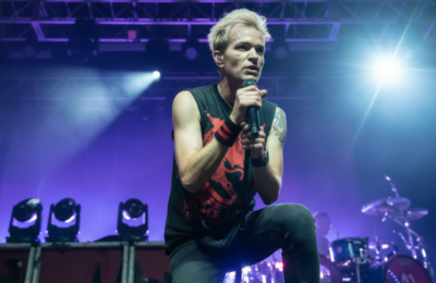 Deryck Whibley arată cu 8 ani mai tânăr după ce aproape a murit