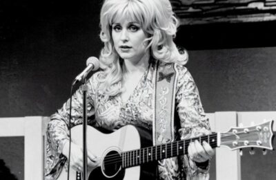 Dolly Parton, 80 de ani: lecția mamei despre sărăcie și bogăție care i-a schimbat viața