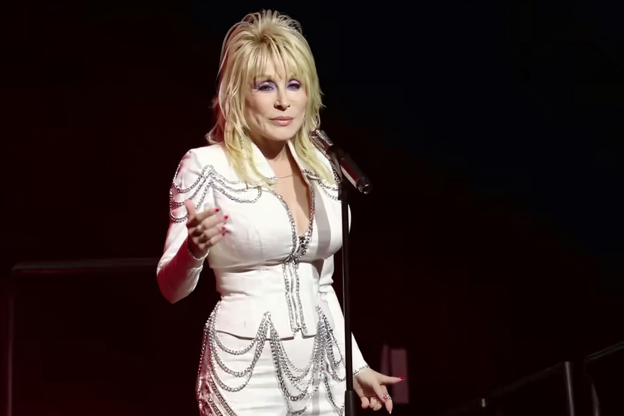 Dolly Parton, absentă de la petrecerea aniversară. Problemele de sănătate o țin departe de scenă