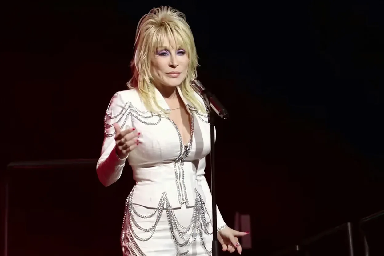 Dolly Parton, absentă de la petrecerea aniversară. Problemele de sănătate o țin departe de scenă