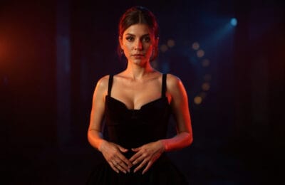 Jameela Jamil: Emily Bader e următorul star, ca Jennifer Aniston