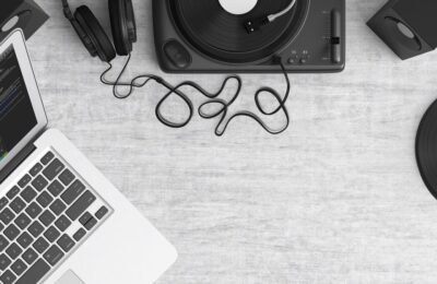 FTSE 100 depășește pentru prima dată 10.000 de puncte în 2025