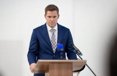 Hubert Thuma îl atacă pe Bolojan pentru creșterea taxelor