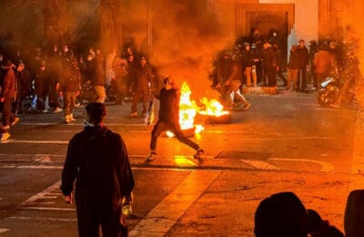 Iranul amenință SUA cu atacuri devastatoare dacă Trump ripostează la proteste