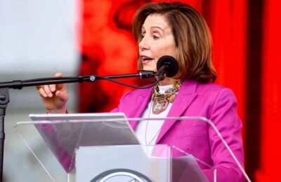 Pelosi, acuzată că a vorbit beată la comemorarea lui Bob Weir