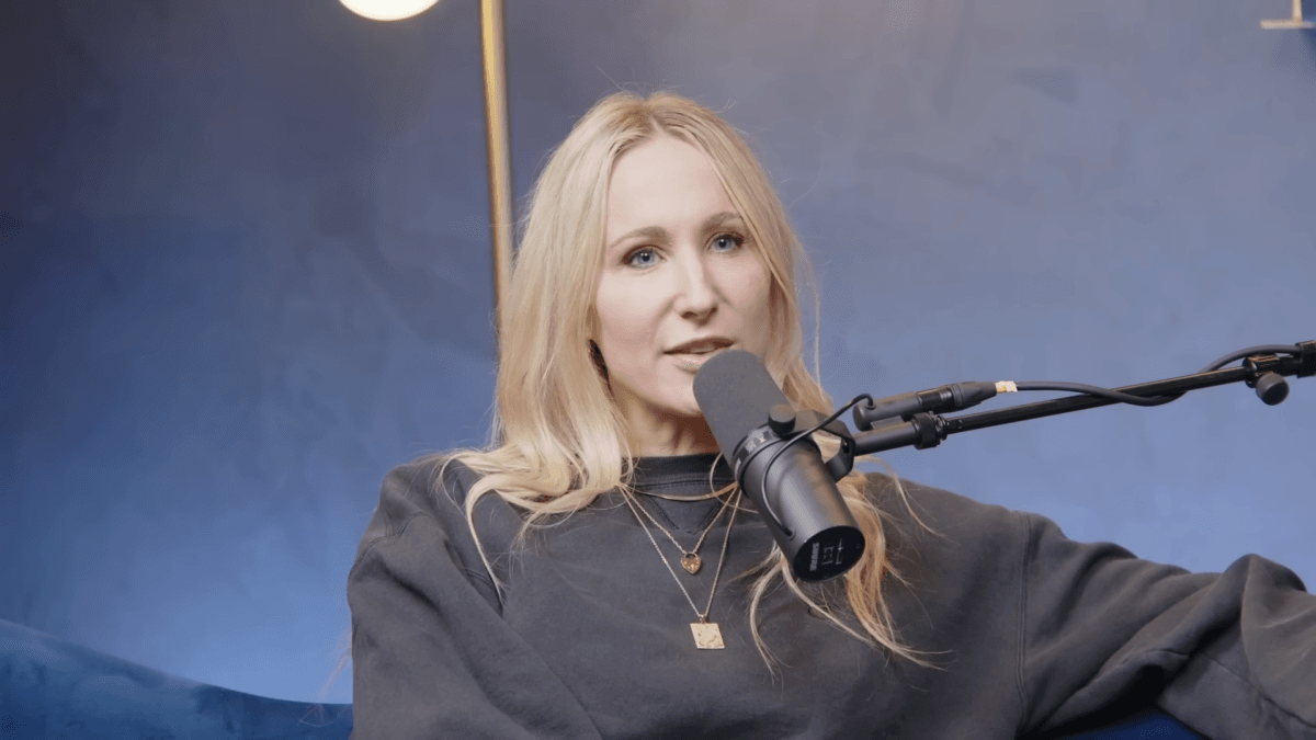 Nikki Glaser a renunțat la glume despre Trump la Globurile de Aur