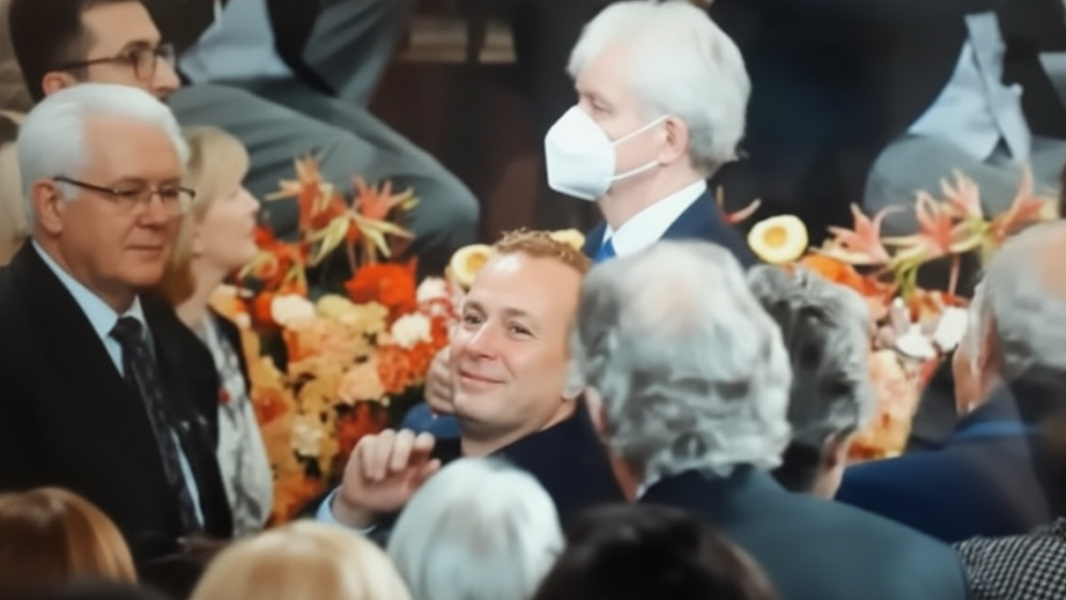 Robert Schwartz critică TVR pentru logo „Televiziunea românilor”