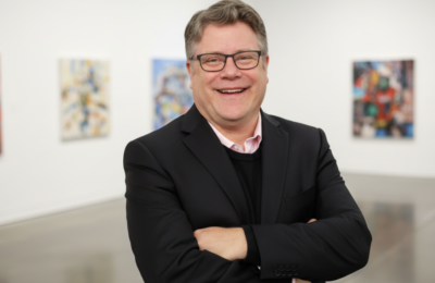 Sean Astin ajută fostul actor copil Tylor Chase