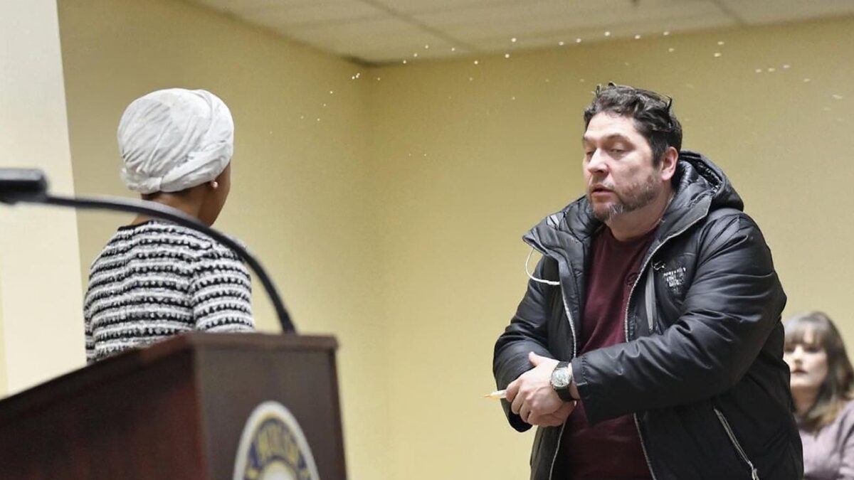 Trump, acuzații șoc – Ilhan Omar și-a înscenat atacul. Agresorul de 55 de ani, arestat
