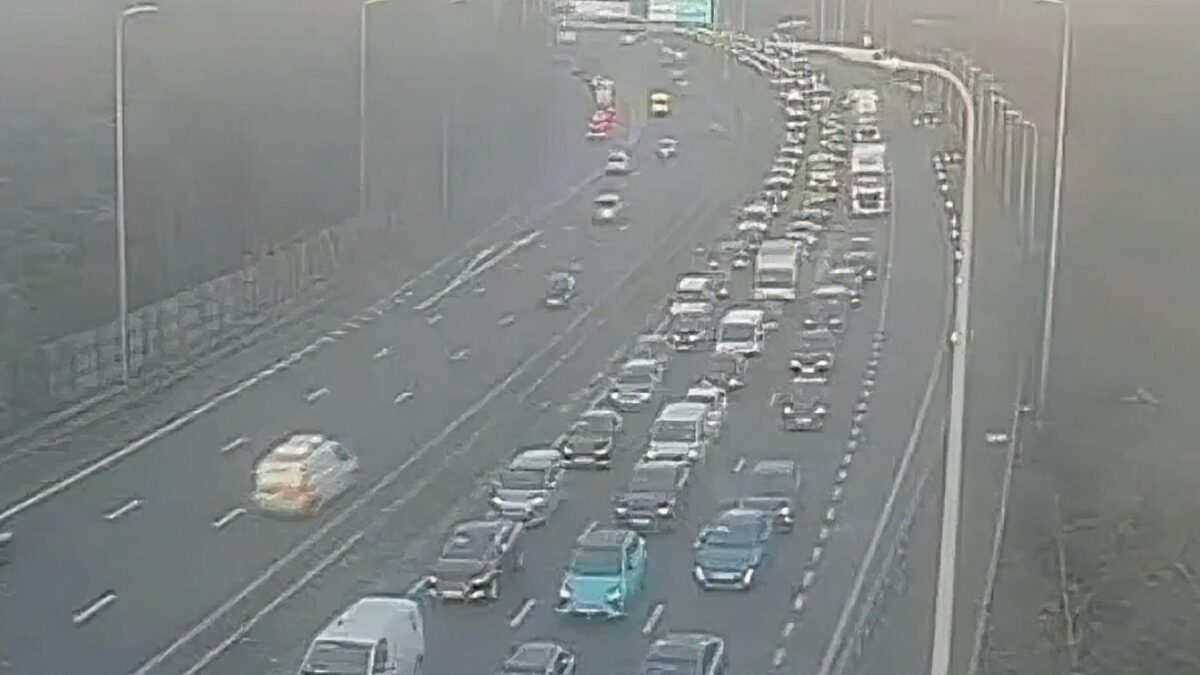 Coșmar pe M60 – 2 accidente, cozi de peste 6 km și trafic paralizat