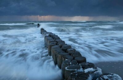 Cod roșu în Sicilia: rafale de 120 km/h și risc de inundații. MAE avertizează românii