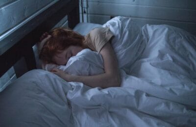 Cum să dormi mai bine noaptea – 7 metode eficiente