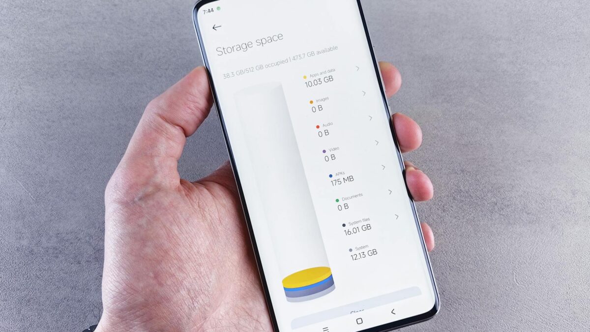 Cum să îți cureți telefonul de fișiere inutile în 2026