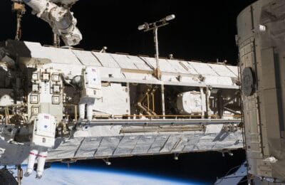 Alertă pe orbită: Patru astronauți NASA, evacuați de urgență de pe ISS