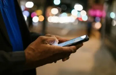 După 11 zile de întuneric, Iranul redeschide internetul