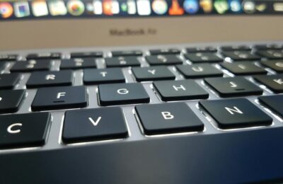 Top 10 laptopuri Apple în 2026 pentru toate bugetele și nevoile