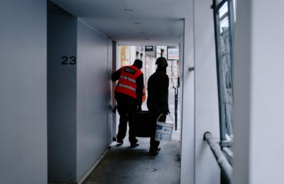 Veste de lucru pentru iarnă: confort, protecție și libertate de mișcare în sezonul rece