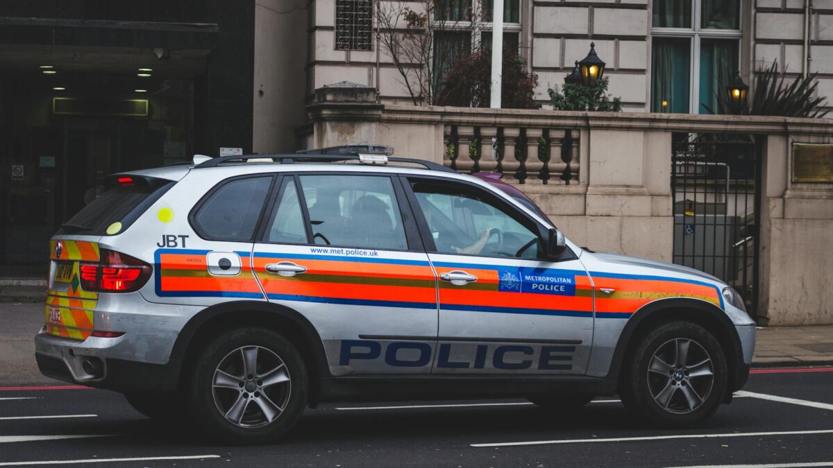 Operațiune de noapte – 540 de migranți, mutați forțat în baze militare din UK
