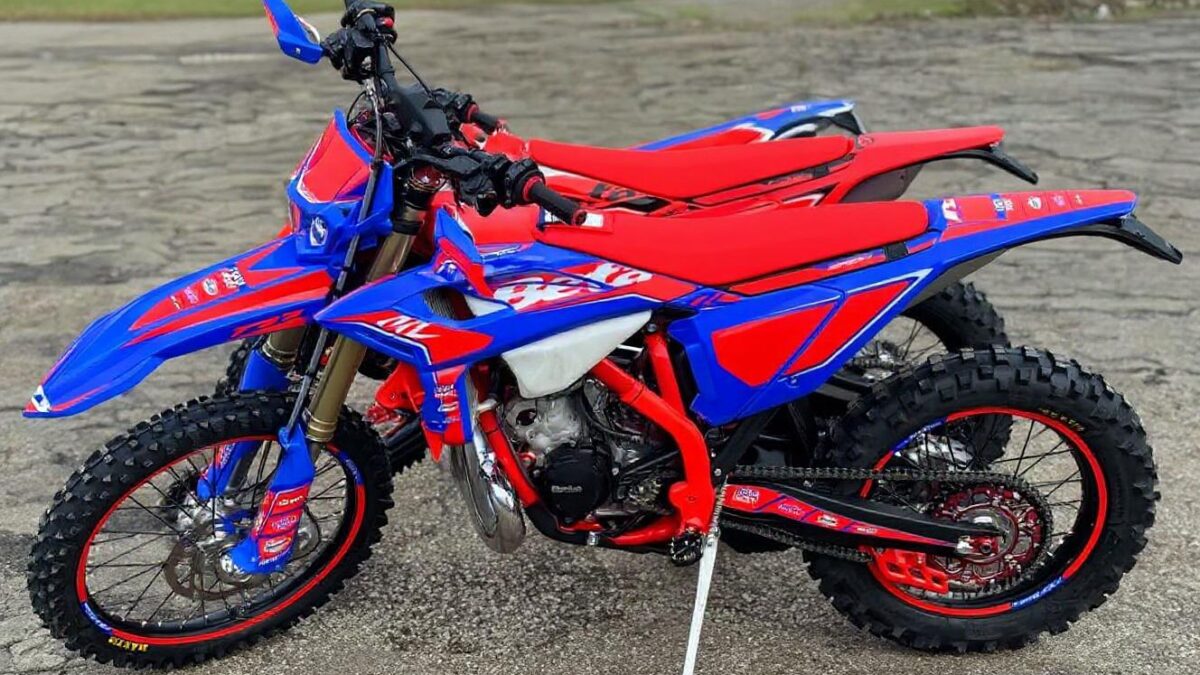 Captură de 30.000 € la Nădlac – 4 motociclete furate din Cehia, găsite într-o dubă