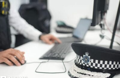 Doi violatori în serie printre polițiștii din Londra, angajați fără verificări