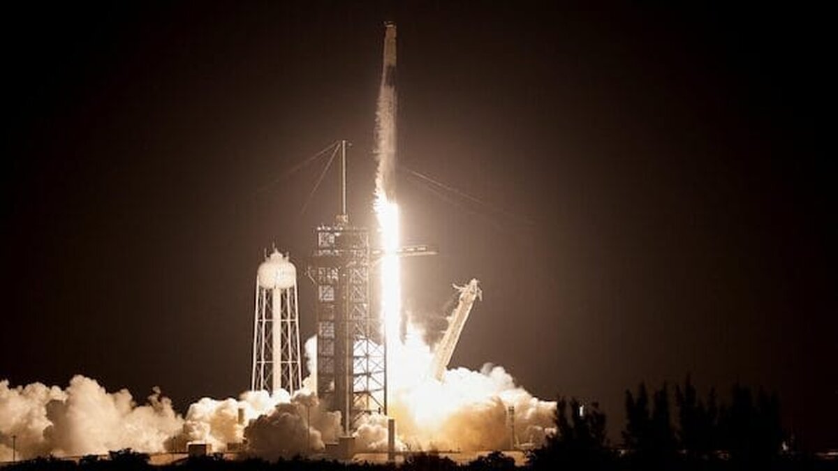 SpaceX primește aprobare pentru încă 7.500 de sateliți Starlink