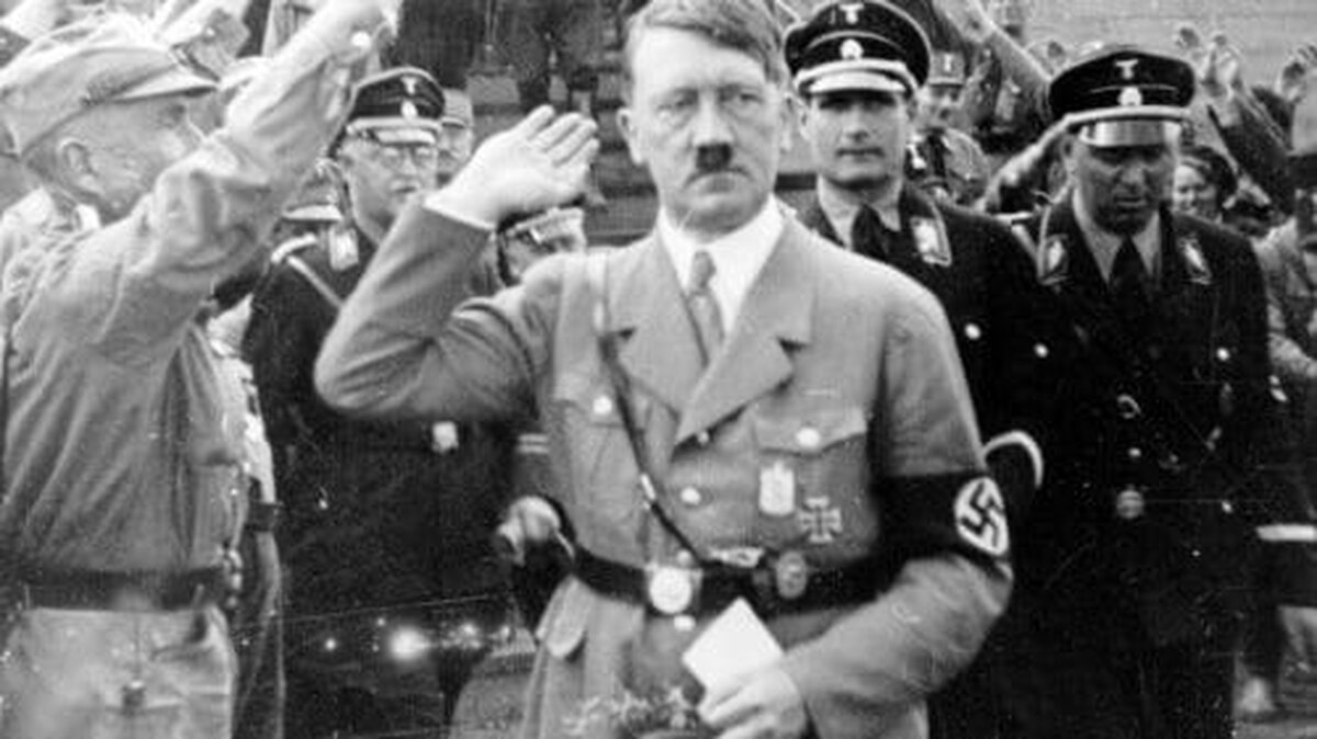 Tablouri pictate de Hitler la 20 de ani, scoase la licitație