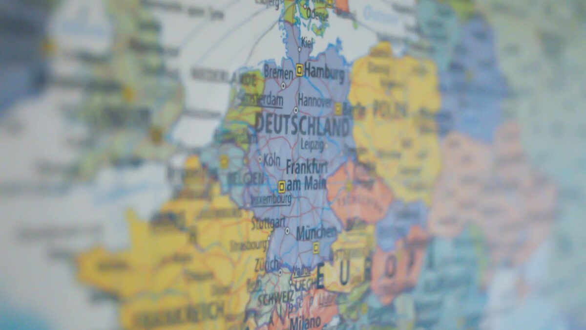 Tensiuni SUA-UE – Germania vrea o Europă superputere, scandal cu 44 de steaguri