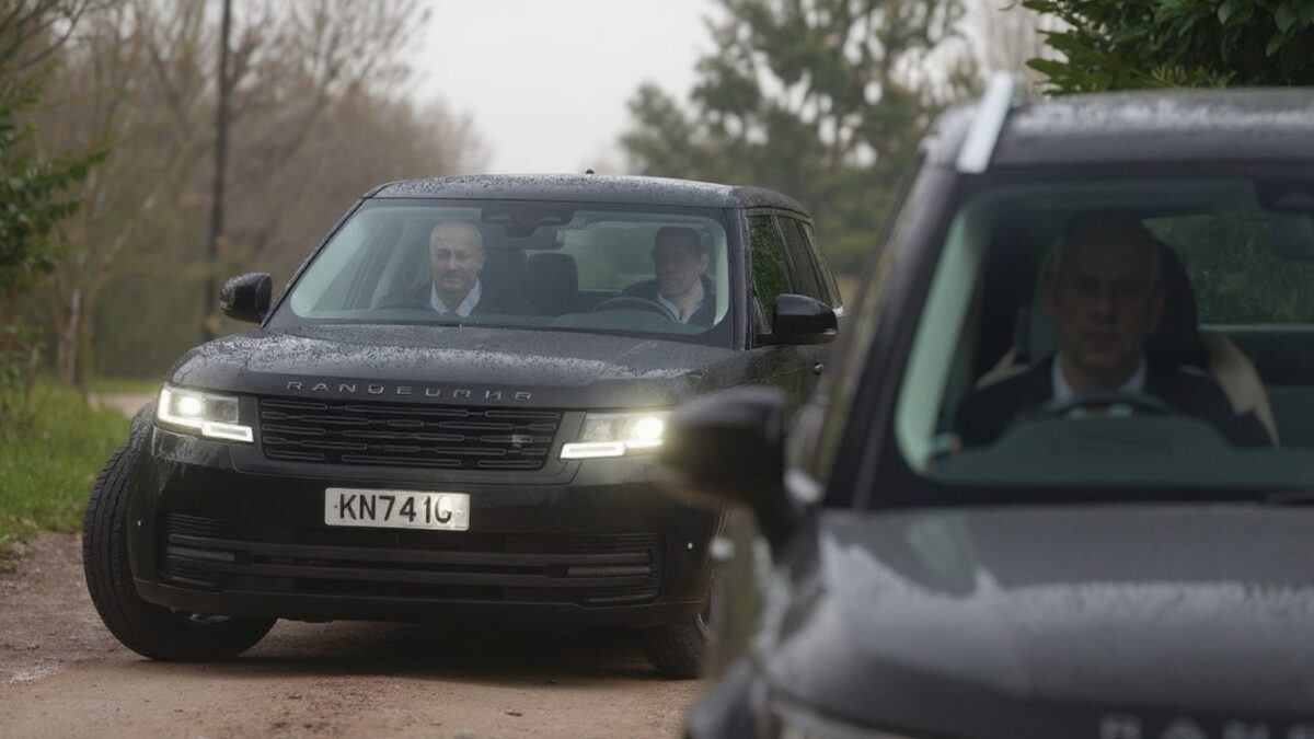 Criza la Casa Regala: Printul Andrew pierde drepturile de mostenitore dupa arestare