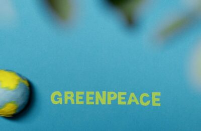 Greenpeace infrunta cea mai mare amenintare legala din istoria sa