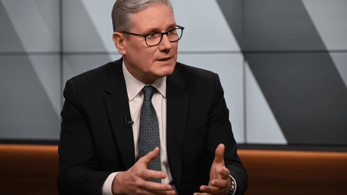 Starmer vrea 3% din PIB pentru Apărare. Ce spune despre interzicerea rețelelor sociale