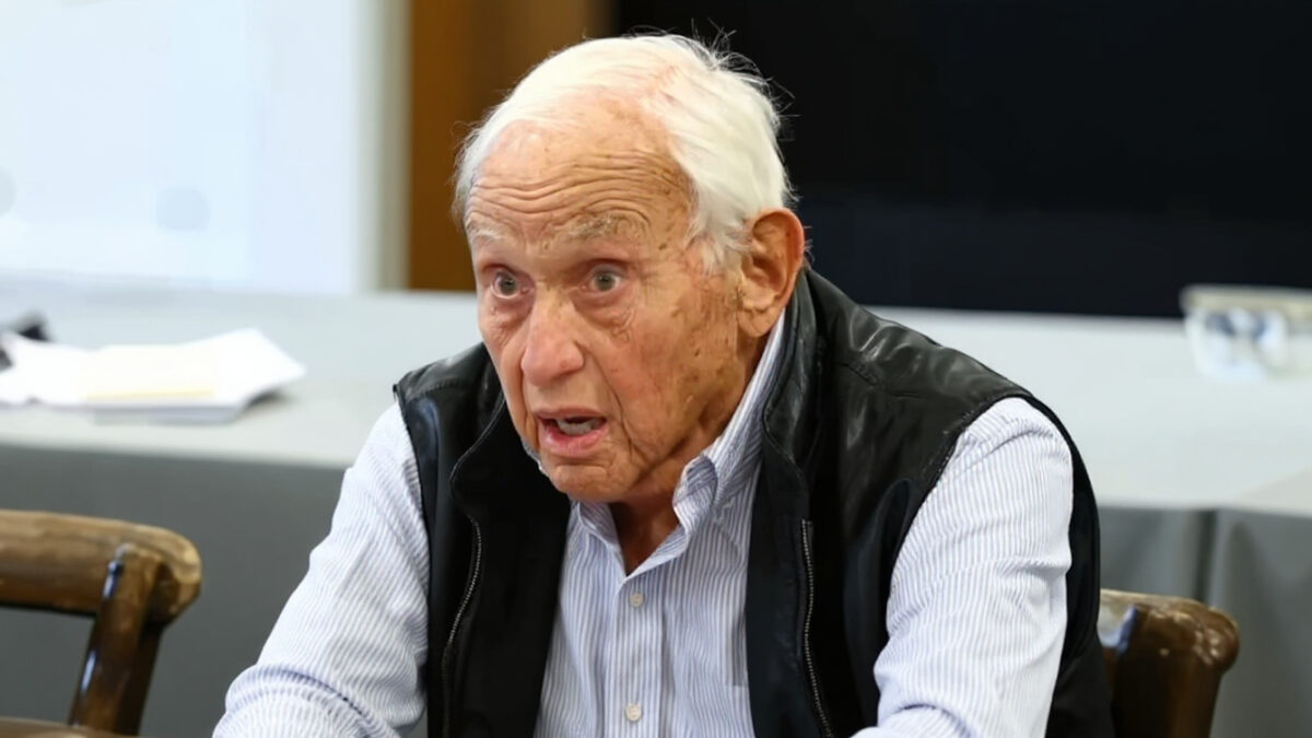 Fondatorul Victorias Secret, șocat la audieri. A aflat că un model a aruncat cu un vibrator în Epstein