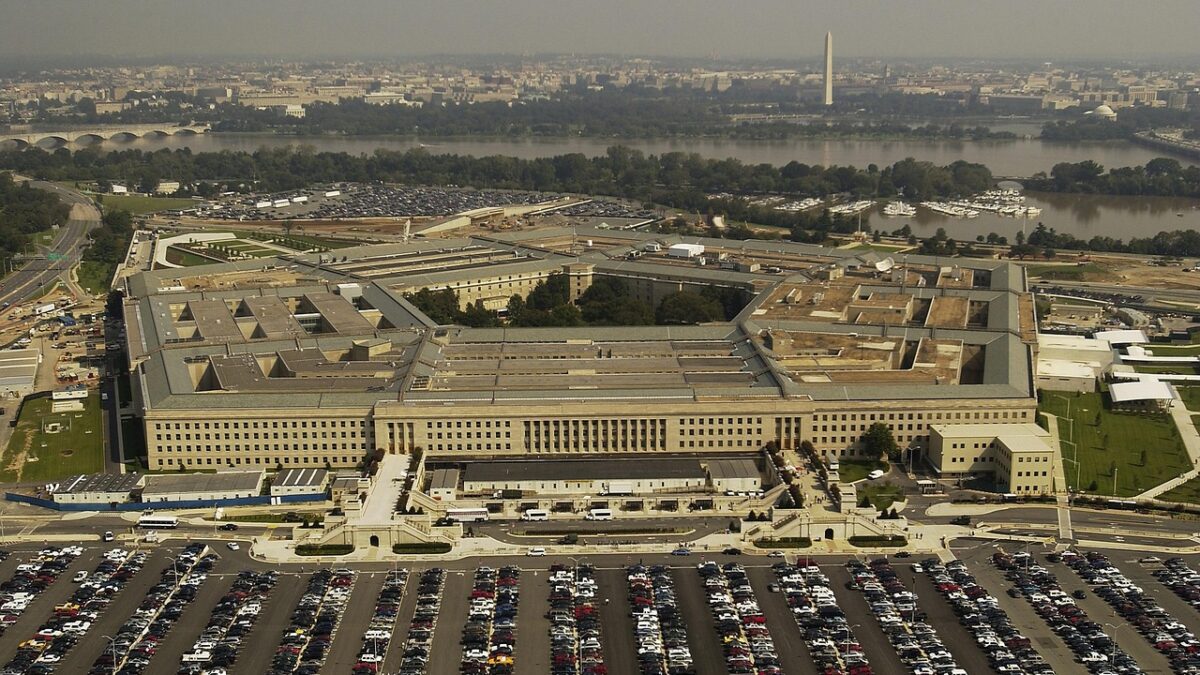 Pentagon-ul intensifică lupta pentru controlul inteligenței artificiale mondiale