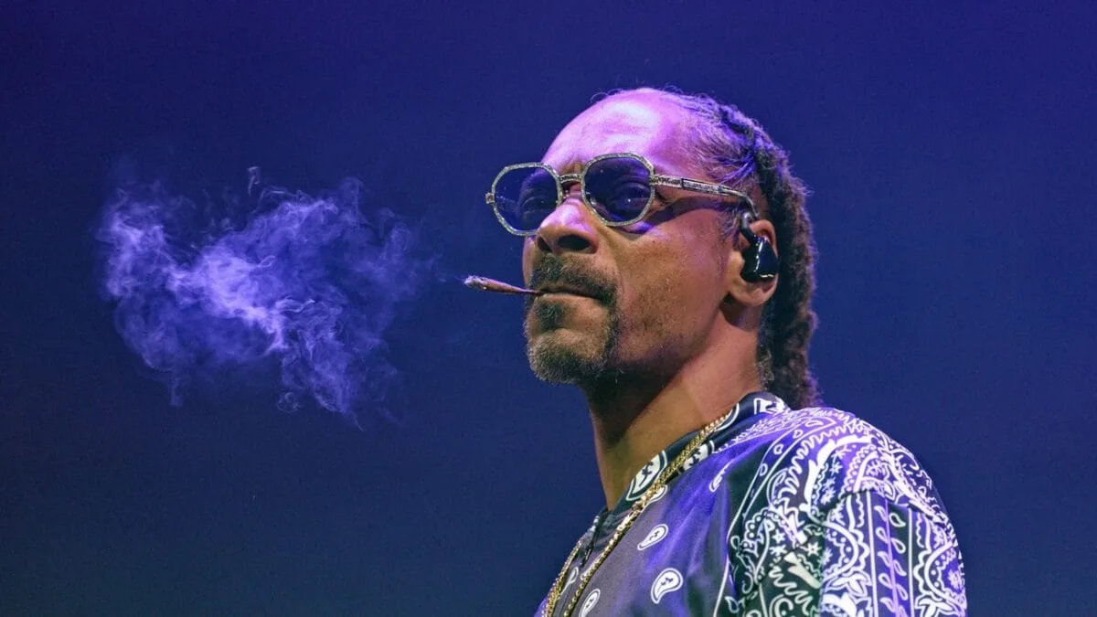 Snoop Dogg curling