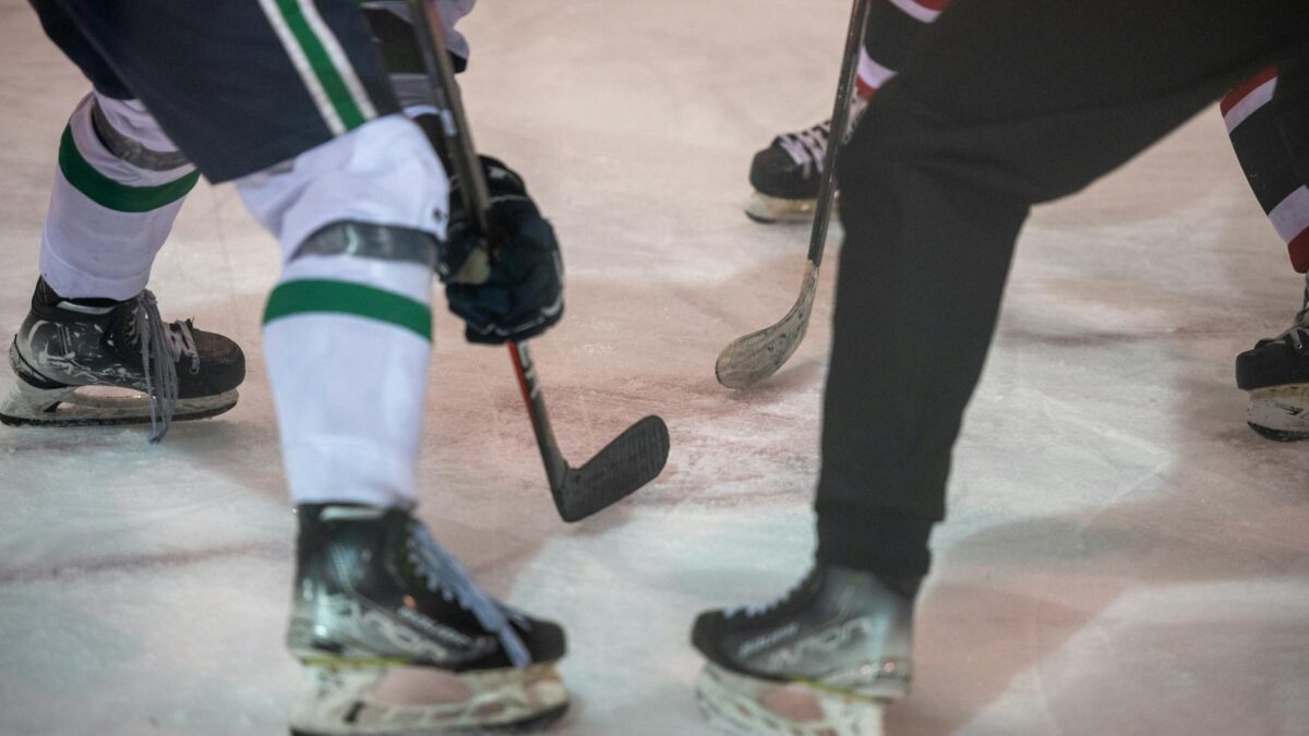 Tragedie la un meci de hochei în SUA: 3 morți și 3 răniți după ce tatăl unui jucător a deschis focul