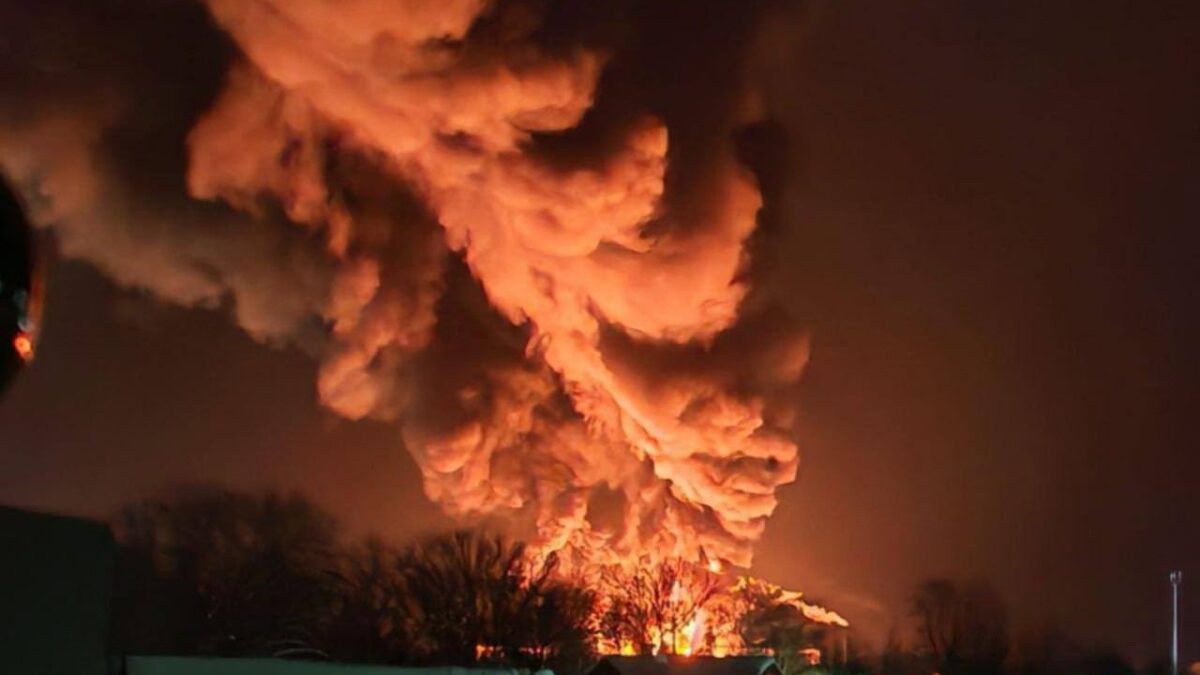 Rusia anunță doborârea a 113 drone. O rafinărie a luat foc în urma unui atac masiv