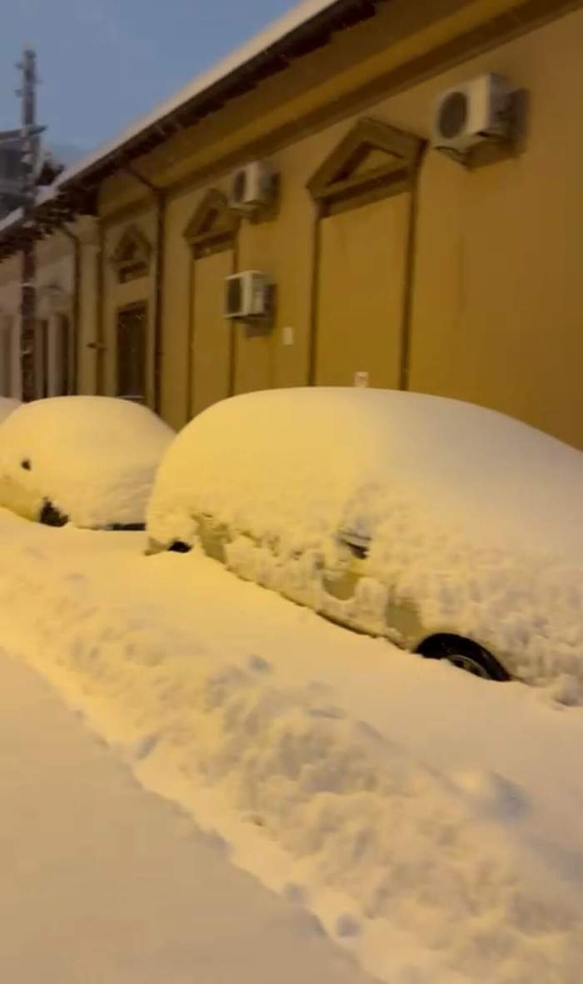 Străzi blocate de zăpadă
