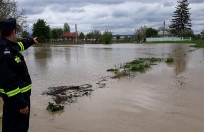 Cod portocaliu în Vrancea și Prahova: Râuri umflate, pericol de inundații iminent