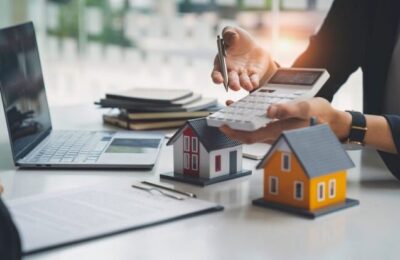 Ratele la creditele ipotecare continuă să scadă pentru românii cu credite noi