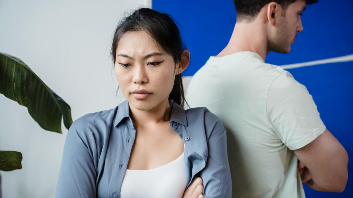 evitare conflicte, psihologie, tăcere