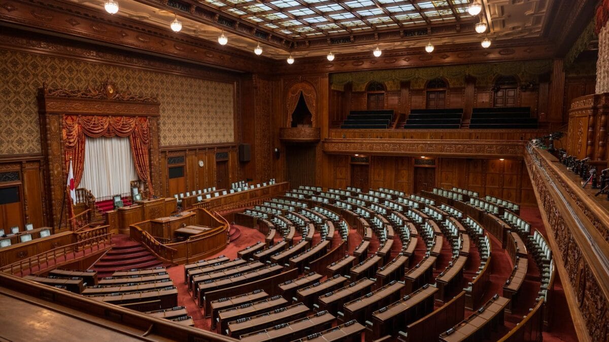 România, pe ultimele locuri în UE la femei în politică. Doar 22% în Parlament și 6,5% primar