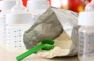 36 de bebeluși intoxicați: Lapte praf Nestle și Danone, contaminat cu o toxină