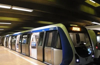1,1 mil. turiști, zero anunțuri în engleză la metrou. Răspunsul Metrorex