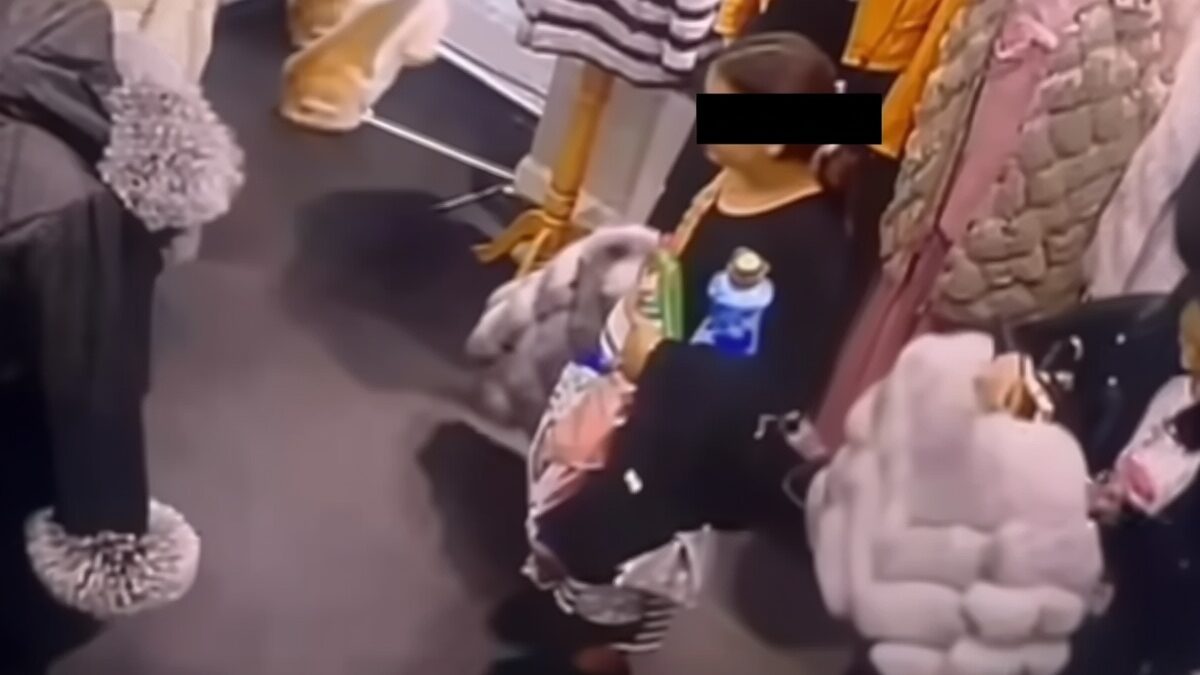 minore Buzău, furt magazine