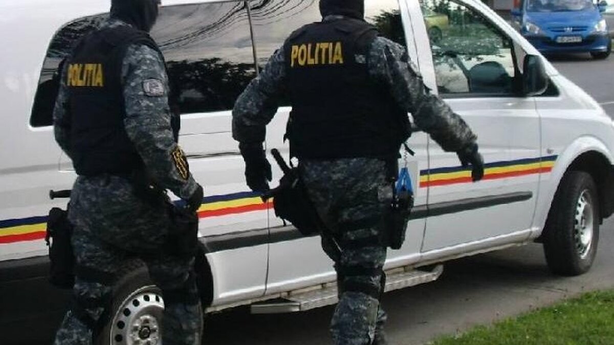 Percheziții la clubul The Buddhist: Zeci de tinere exploatate, suspecți de