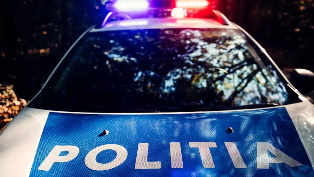 Polițist din București amendă cu 810 lei după ce a intrat cu mașina într-o autospecială
