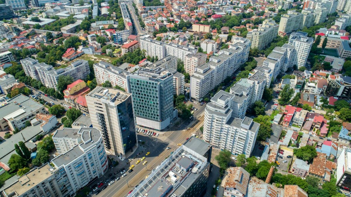 Prețurile apartamentelor au explodat, dar românii pun frână la cumpărare