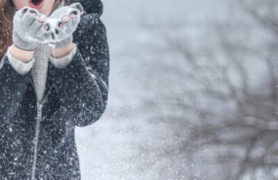 Vremea se strică în weekend. ANM anunță ninsori, viscol și ger de până la -12 grade